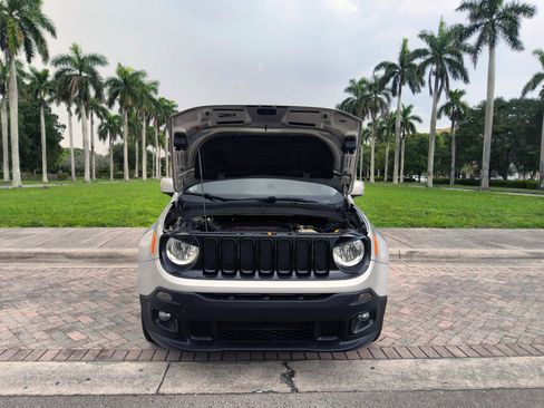 Used 2017 Jeep Renegade Altitude FWD image 43