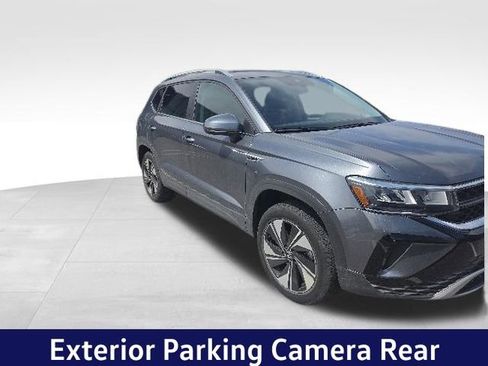 Used 2024 Volkswagen Taos SE AWD/4WD image 3