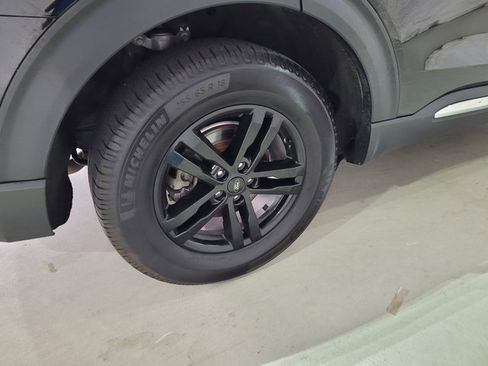 Used 2022 Ford Explorer XLT image 23