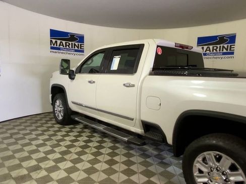 Certified 2024 Chevrolet Silverado 2500 High Country w/ High Country Premium Package AWD/4WD image 8