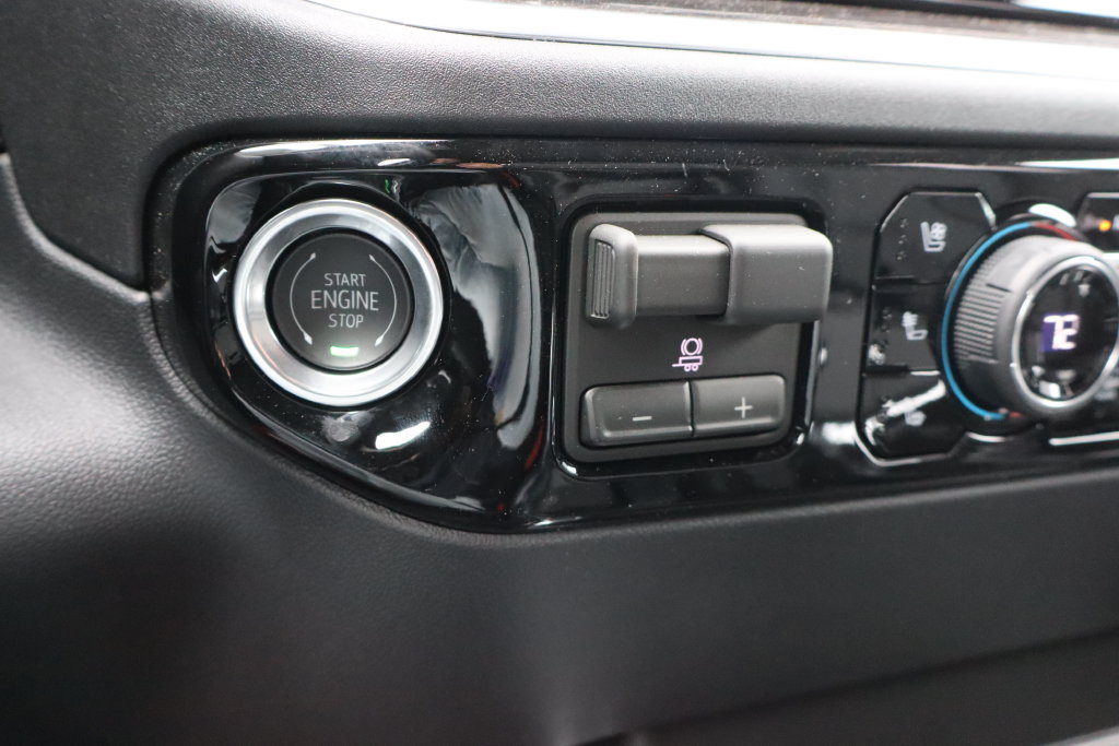 New 2026 Chevrolet Silverado 1500 LTZ w/ LTZ Premium Package AWD/4WD image 13
