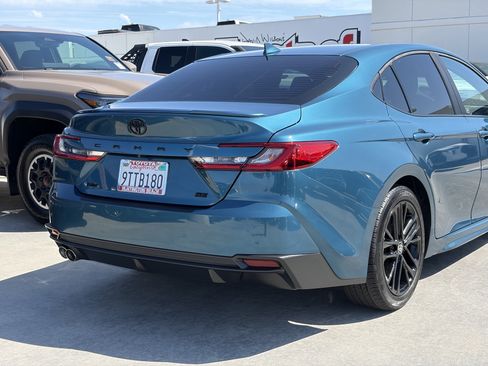 Used 2025 Toyota Camry SE w/ Convenience Package FWD image 4