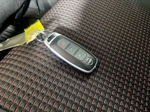 Used 2025 Nissan Kicks SR FWD image 12