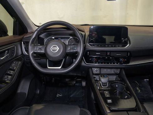 Used 2021 Nissan Rogue SL w/ Premium Package image 7