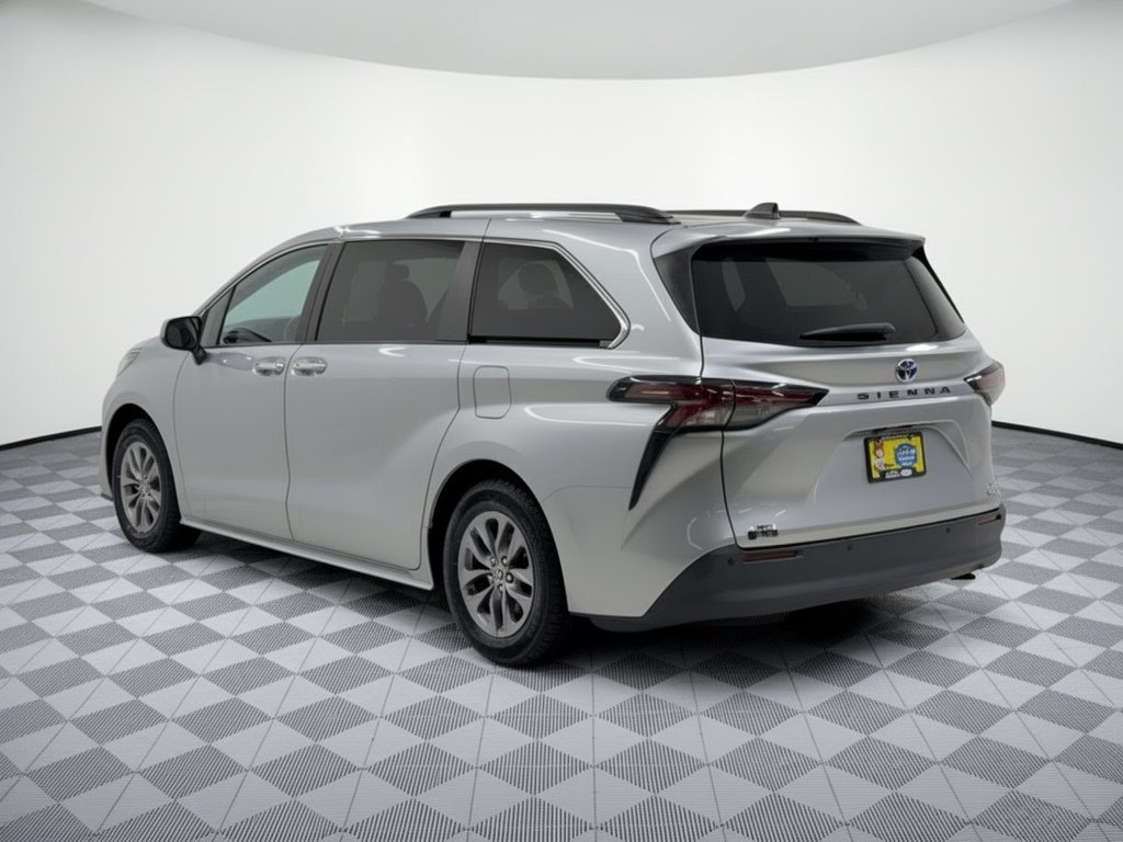 Used 2023 Toyota Sienna XLE w/ XLE Plus Package AWD/4WD image 3
