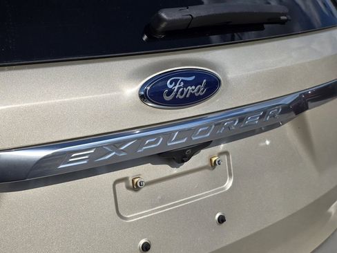 Used 2017 Ford Explorer Platinum image 8