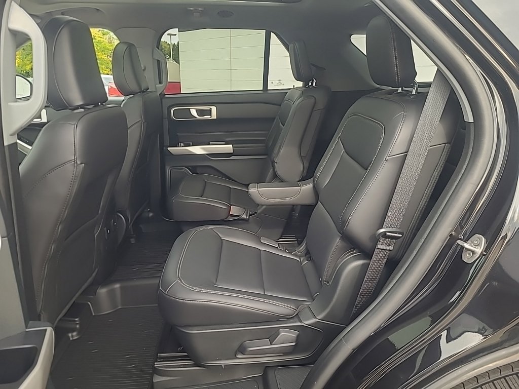 Used 2023 Ford Explorer XLT w/ Equipment Group 202A AWD/4WD image 14