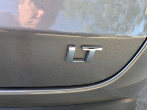 Used 2025 Chevrolet Trax LT w/ LT Convenience Package FWD image 4