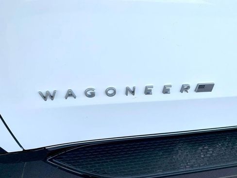 Used 2025 Jeep Wagoneer Series II w/ 8-Passenger Seating Package image 9