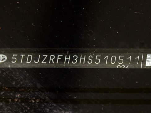 Used 2017 Toyota Highlander XLE image 25