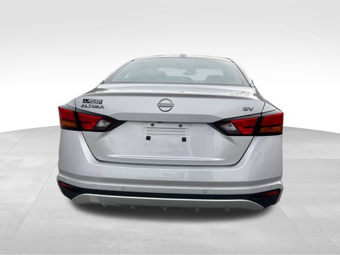 Used 2024 Nissan Altima 2.5 SV FWD image 7