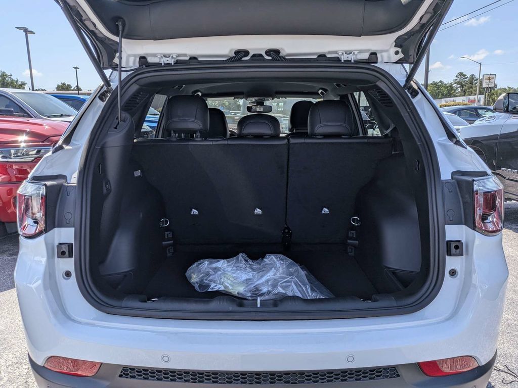 New 2026 Jeep Compass Limited AWD/4WD image 12