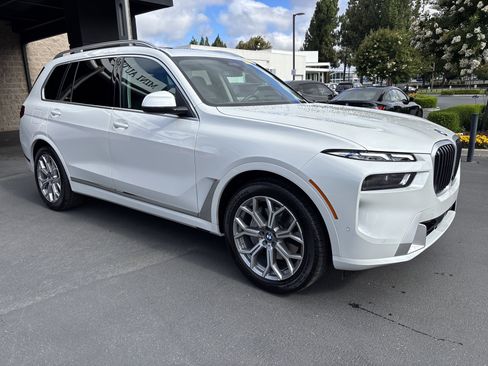 Used 2026 BMW X7 xDrive40i AWD/4WD image 2