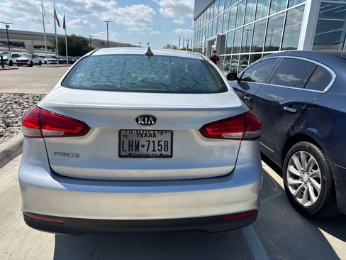 Used 2018 Kia Forte LX w/ LX Rear Camera Package FWD image 4