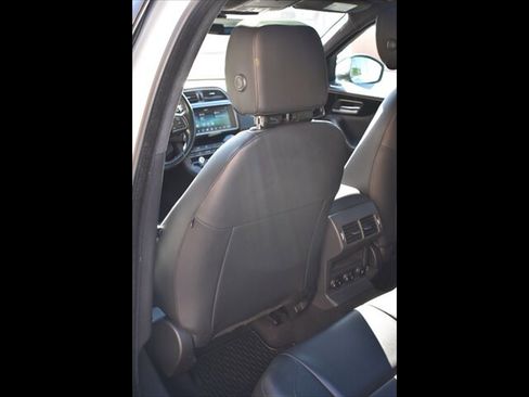 Used 2019 Jaguar F-PACE Premium AWD/4WD image 20
