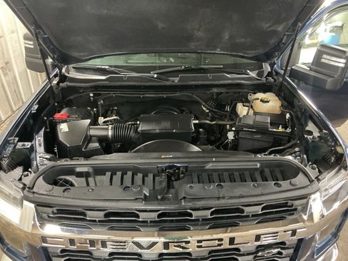 Used 2021 Chevrolet Silverado 2500 LT w/ Convenience Package image 3