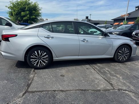 Used 2025 Nissan Altima 2.5 SV FWD image 5