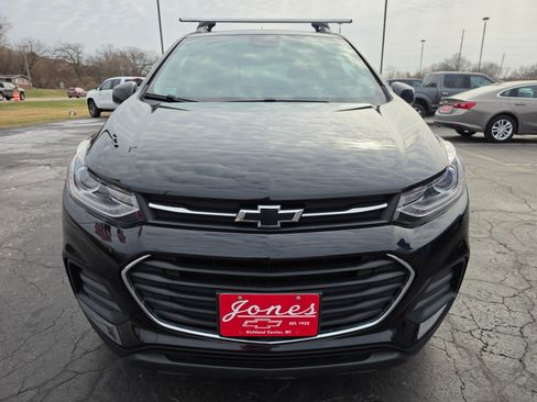 Used 2021 Chevrolet Trax LT w/ Premium Seat Package AWD/4WD image 8