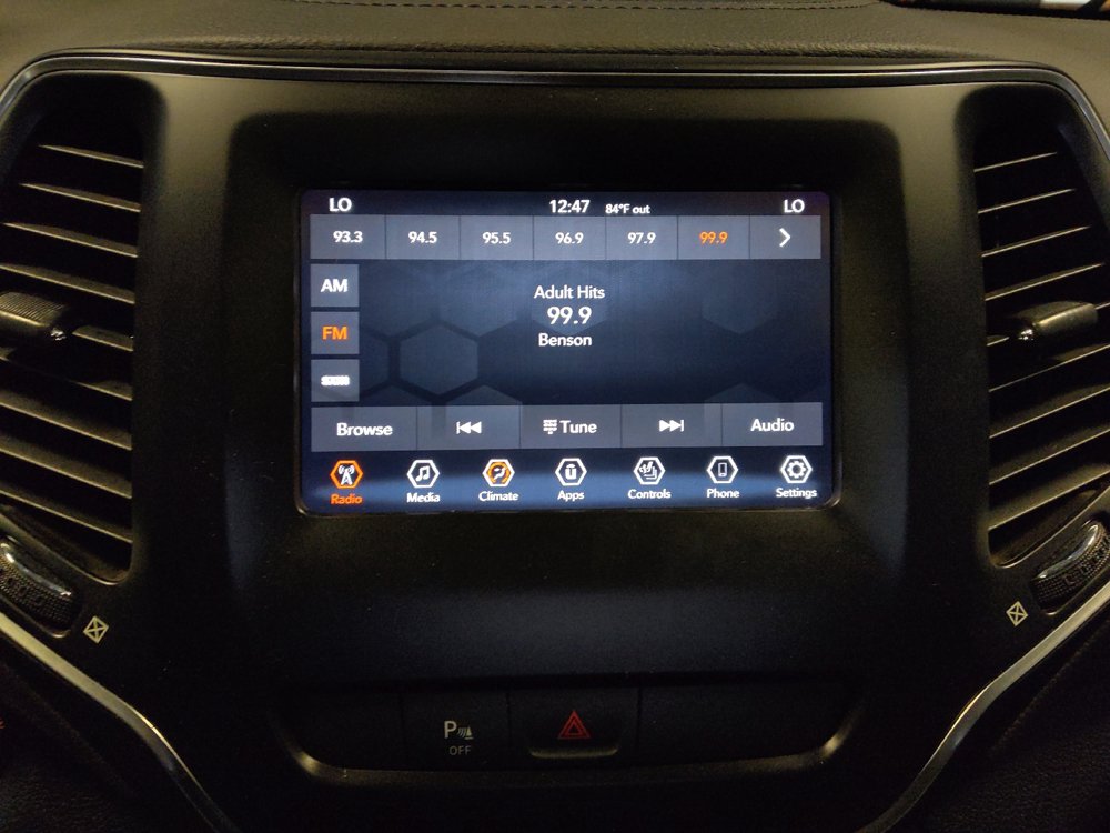 Used 2019 Jeep Cherokee Latitude Plus AWD/4WD image 25