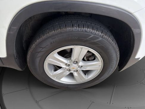 Used 2018 Chevrolet Trax LS AWD/4WD image 23