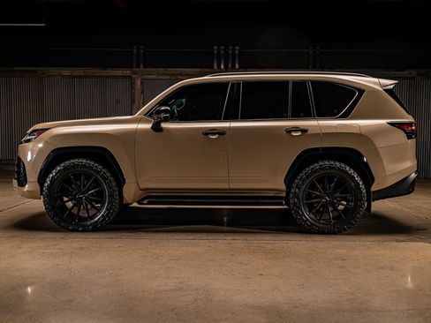 Used 2025 Lexus LX 700h Overtrail AWD/4WD image 4