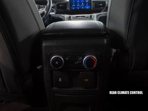 Used 2022 Ford Explorer XLT AWD/4WD image 21