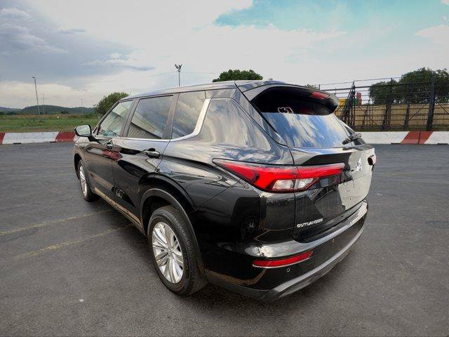 Used 2023 Mitsubishi Outlander ES FWD image 4