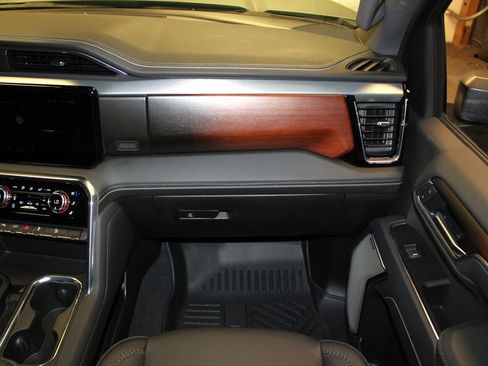 Used 2025 GMC Sierra 2500 Denali image 35