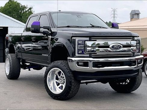 Used 2017 Ford F250 Lariat w/ Lariat Ultimate Package AWD/4WD image 31