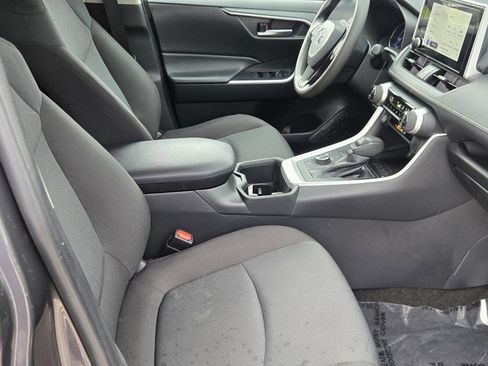 Used 2024 Toyota RAV4 XLE AWD/4WD image 17