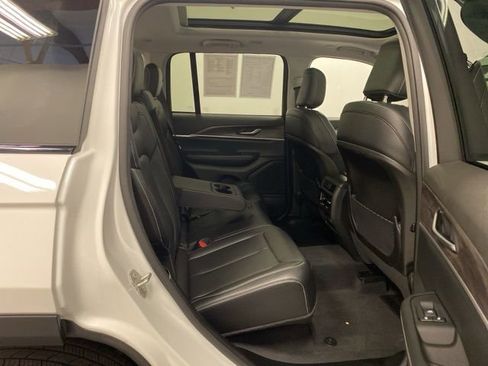 Used 2023 Jeep Grand Cherokee Limited AWD/4WD image 27