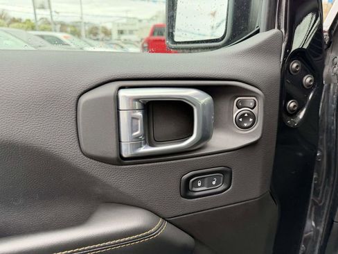 Used 2024 Jeep Wrangler Unlimited Sahara AWD/4WD image 30