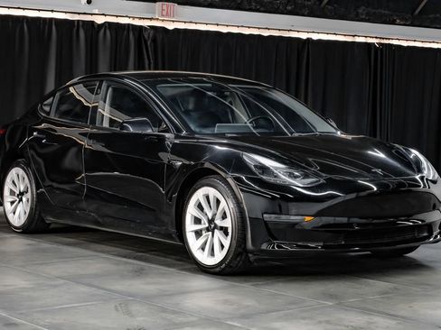 Used 2022 Tesla Model 3 image 9