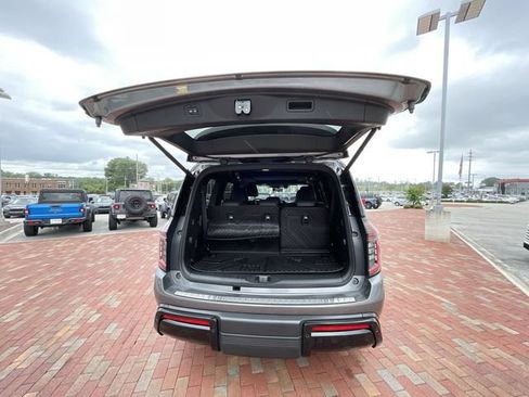 Used 2025 Nissan Armada PRO-4X w/ Pro-4X Premium Package AWD/4WD image 33