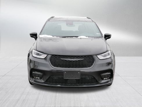 Used 2024 Chrysler Pacifica Limited w/ S Appearance Package image 2