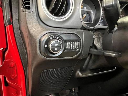 Certified 2021 Jeep Gladiator Overland w/ Cold Weather Group image 29