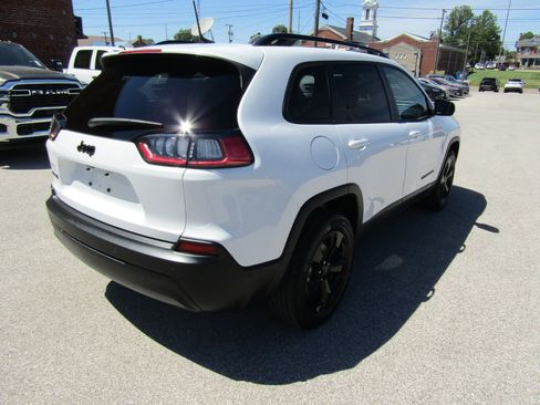 Used 2023 Jeep Cherokee Altitude Lux AWD/4WD image 3