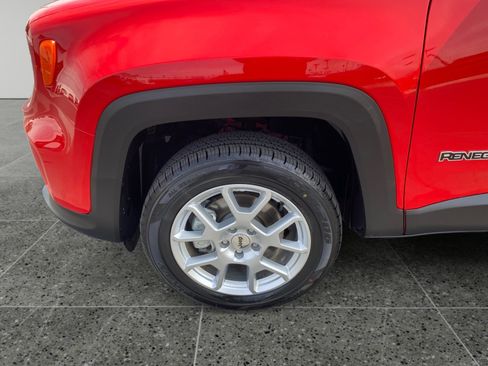 Used 2023 Jeep Renegade Latitude AWD/4WD image 14