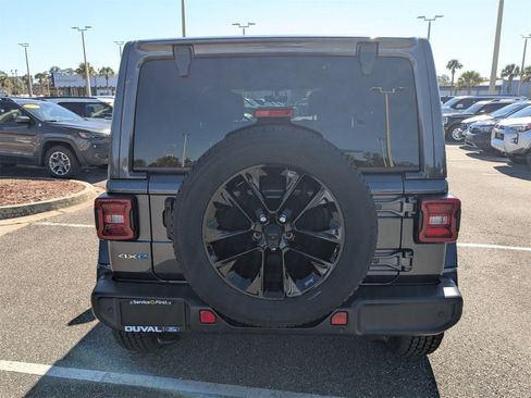 Used 2021 Jeep Wrangler Unlimited Sahara w/ Cold Weather Group image 5