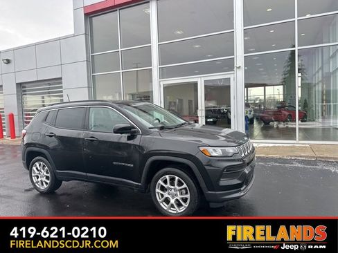 Used 2022 Jeep Compass Latitude image 36