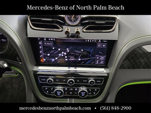 Used 2025 Bentley Bentayga image 24
