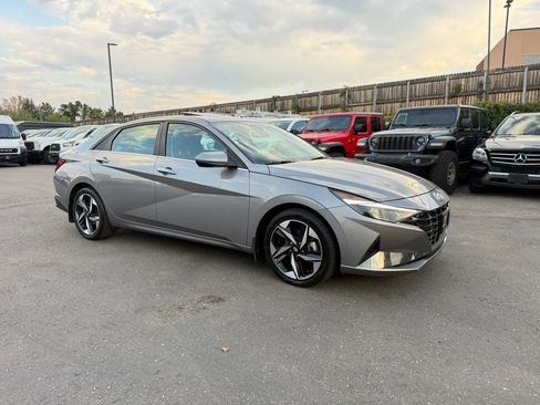 Used 2023 Hyundai Elantra Limited FWD image 9