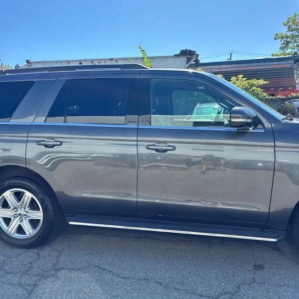 Used 2020 Ford Expedition XLT w/ Equipment Group 202A AWD/4WD image 13