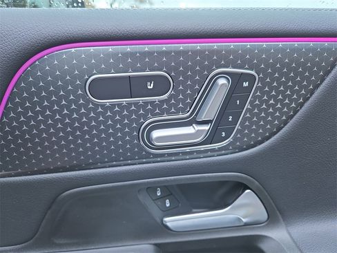 Certified 2025 Mercedes-Benz GLB 250 image 17