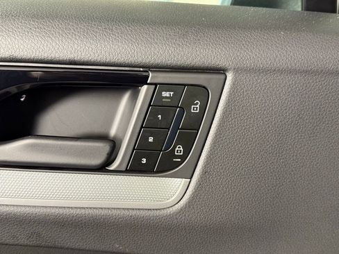 Certified 2025 Porsche Cayenne image 27