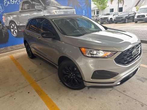 Used 2024 Ford Edge SE w/ Black Appearance Package AWD/4WD image 2