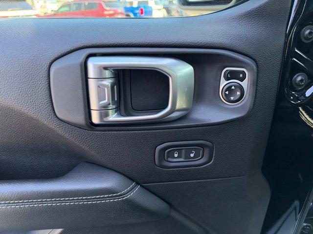 Used 2019 Jeep Wrangler Unlimited Sahara w/ Uconnect 4C Nav & Sound Group AWD/4WD image 30