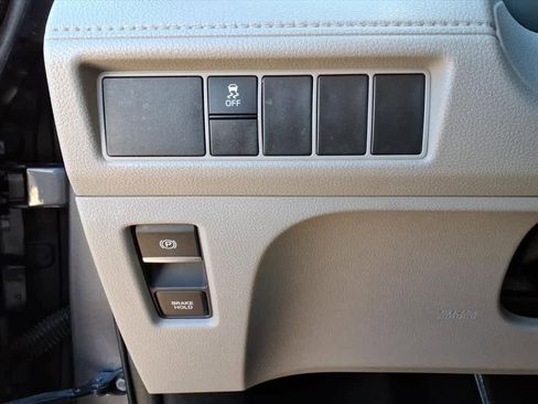 Used 2018 Honda Odyssey LX image 16