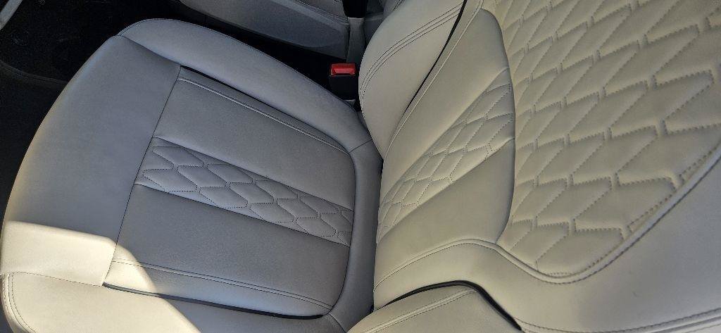 Used 2020 BMW X7 xDrive40i w/ M Sport Package AWD/4WD image 14