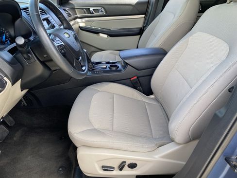 Used 2018 Ford Explorer XLT image 18